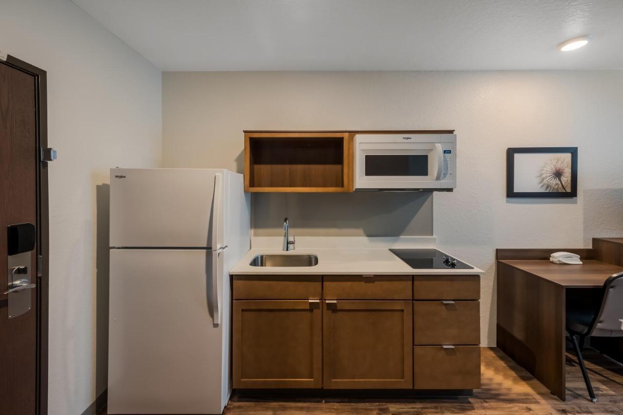 Woodspring Suites West Palm Beach Century Village  Exterior photo